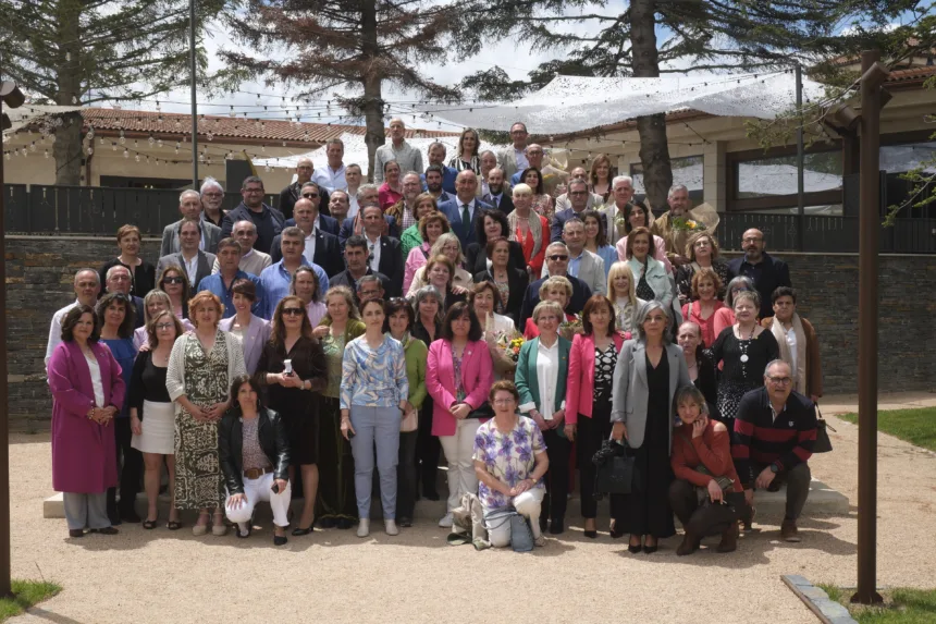 Homenaje funcionarios foto de familia