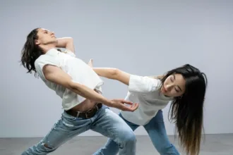 Danza Contemporánea.pexels-cottonbro-6769376