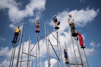 Fundada en 1988 por Louise Richards y Kevin Finnan MBE, Motionhouse es una de las grandes compañías de danza y circo itinerantes del mundo. Foto: Dan Tucker