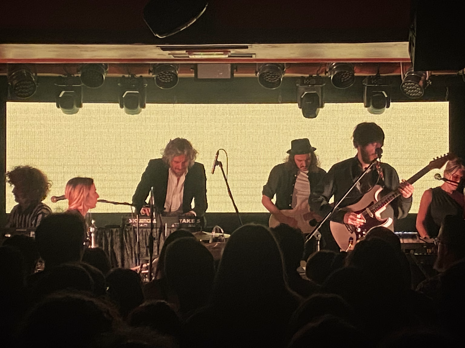 Rufus T. Firefly rodó las canciones de su nuevo LP, "Todas las cosas buenas", ante una sala Porta Caeli repleta. Foto: Social24Horas