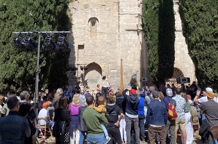 Unas 180 personas presenciaron el pase matutino de "Dialogue", en las Ruinas de la Colegiata. Foto: Social24Horas