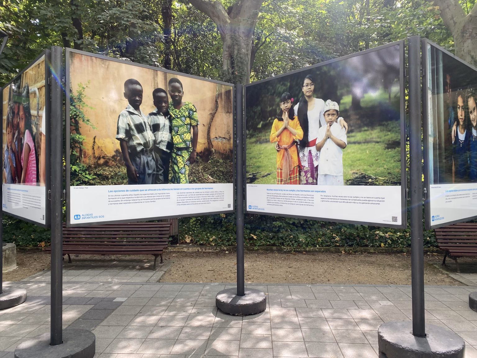Treinta y tres imágenes de gran formato se despliegan en el céntrico parque vallisoletano. Foto: Social24Horas