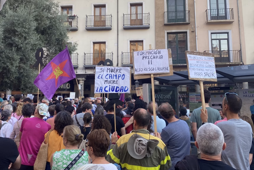 Más de dos mil personas protestaron en Valladolid el pasado día 20 por la mala gestión de la Junta de CyL en los incendios de este verano. Foto: Social24Horas