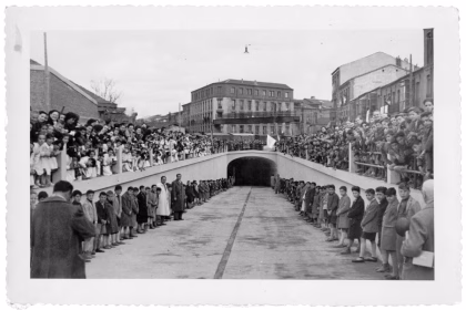 Inauguración del túnel de las Delicias, con numeroso público. 18/03/1953. Foto: Carvajal.