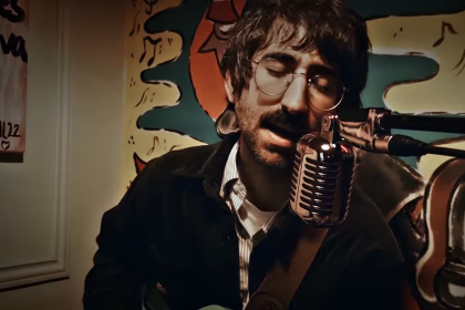 Guille Aragón (Arizona Baby, Cosmic Birds, Ohian) es el nexo de unión de Pintaderas con The New Raemon. Foto: Bicoca Records