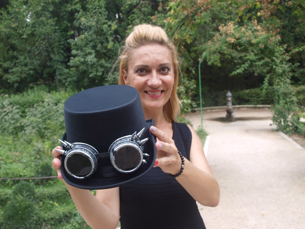 El sombrero de copa siempre acompaña a Abrapalabra Cuentacuentos. Foto: Social24Horas