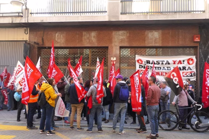 La manifestación de la plantilla de Frenos y Conjuntos finalizó en la sede de la empresa matriz, Lingotes Especiales. Foto: CCOO CyL