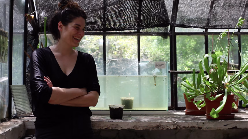 La directora madrileña tuvo que irse a vivir a Argentina para filmar la germinación y floración del Yrupẽ