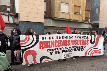 Pancarta principal de la concentración convocada para defender el derecho al aborto. Foto: Social24Horas