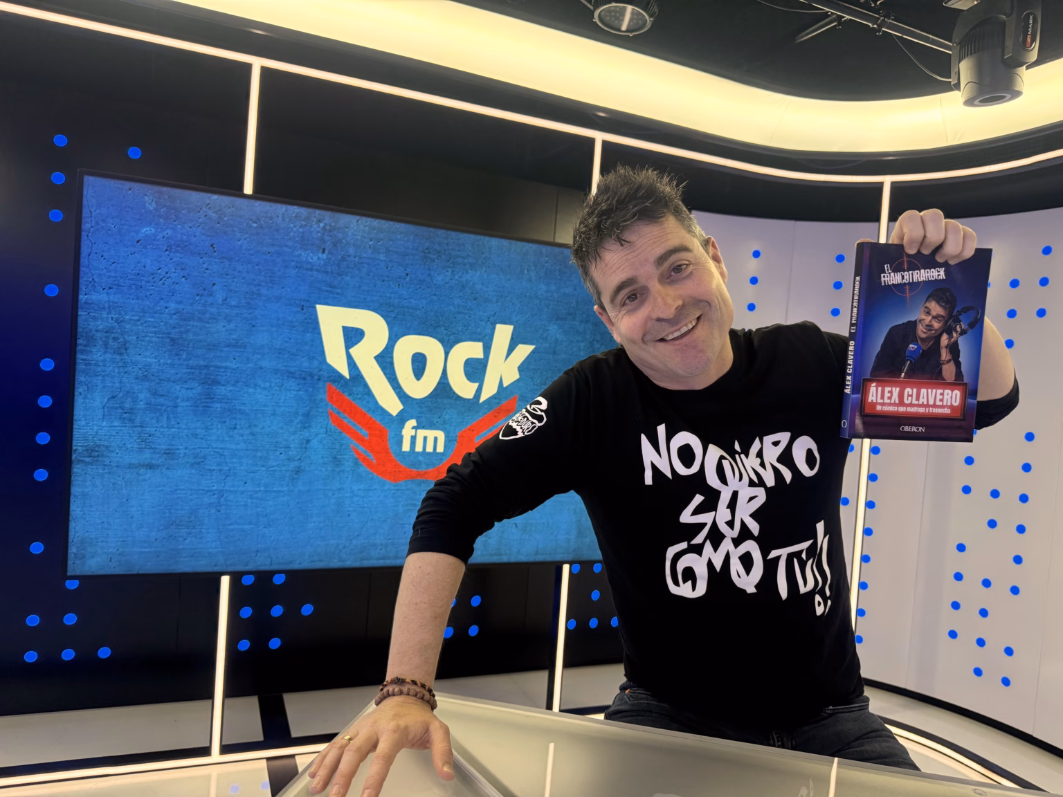 Álex Clavero actualmente reside en Madrid, pero visita cada mes Casasola de Arión, el pueblo donde se crio y donde vive parte de su familia. Foto: Social24Horas