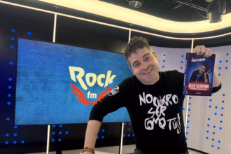 Álex Clavero actualmente reside en Madrid, pero visita cada mes Casasola de Arión, el pueblo donde se crio y donde vive parte de su familia. Foto: Social24Horas