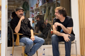 Josele Santiago, en la presentación de "Bajo el jergón" en Pintaderas, acto que contó con la participación de Social24Horas. Foto: Lina Vergara