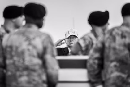 Donald Trump en el homenaje a seis militares estadounidenses muertos en su guerra contra Irán. Foto: Potus/ Fotos Públicas