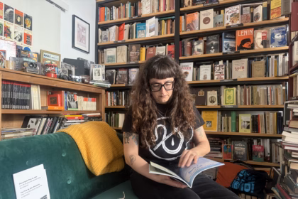 Marta Álvarez en el sofá de La Perecquiana, en los prolegómenos del encuentro de La Magistral. Foto: Social24Horas