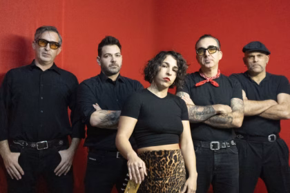 La banda gaditana La Perra Blanco, en su actual formación como quinteto. Foto: Dani Gamage