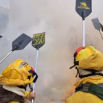 Concentración de bomberos forestales el año pasado frente a las Cortes de Castilla y León. Foto: ATIFCYL