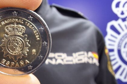 MONEDA POLICIA NACIONAL