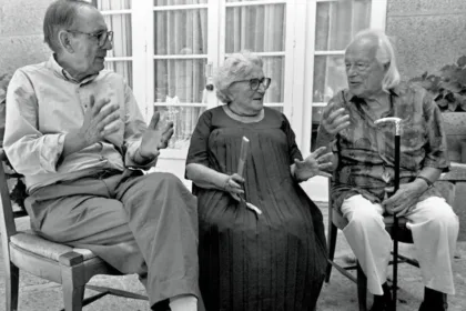 Delibes, Chacel y Alberti, en los Cursos de Verano organizados por la Universidad Complutense en la localidad de San Lorenzo del Escorial, 1991. Foto: Agencia EFE