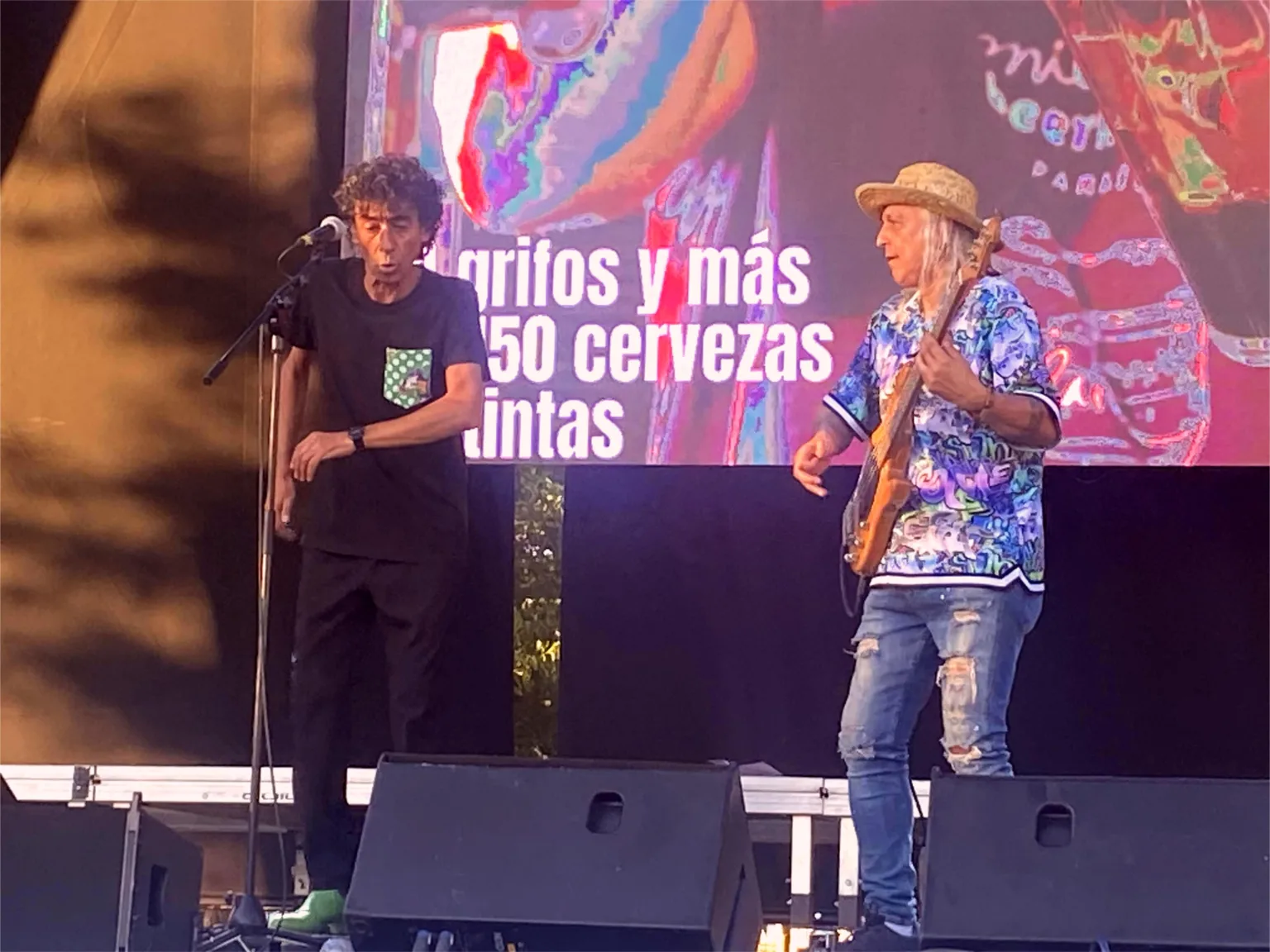 Majaretas del Planeta (Tomasito y Pepe Bao) en el escenario del festival El Milanito, Foto: Víctor David López.