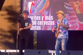 Majaretas del Planeta (Tomasito y Pepe Bao) en el escenario del festival El Milanito, Foto: Víctor David López.