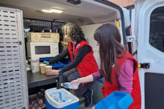 Trabajo de la Unidad de Emergencia Social, del Programa de Atención a Personas Sin Hogar de Cruz Roja Valladolid. Foto: Cruz Roja Valladolid.