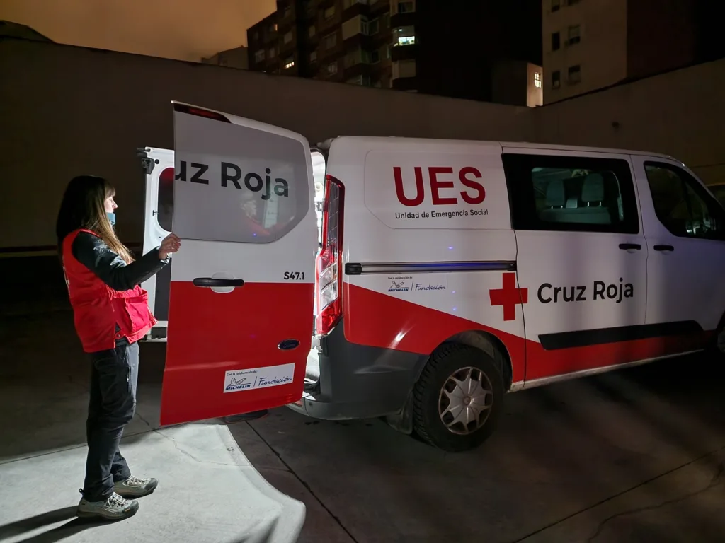 La Unidad de Emergencia Social preparando una salida a las calles de Valladolid. Foto: Cruz Roja Valladolid.