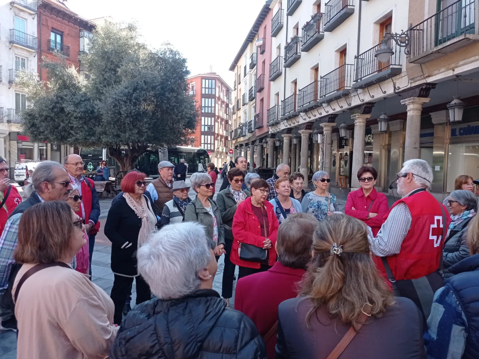 Actividad de Cruz Roja Valladolid en las calles del centro de la ciudad. Foto: Cruz Roja Valladolid.