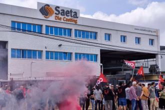 Protestas en la sede de Saeta Die Casting, en el polígono de San Cristobal. Foto: CGT Valladolid