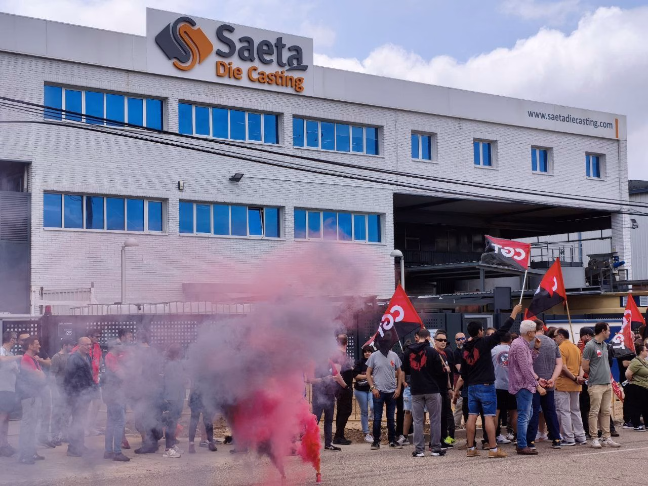 Protestas en la sede de Saeta Die Casting, en el polígono de San Cristobal. Foto: CGT Valladolid