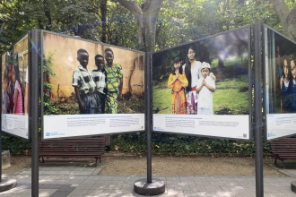Treinta y tres imágenes de gran formato se despliegan en el céntrico parque vallisoletano. Foto: Social24Horas