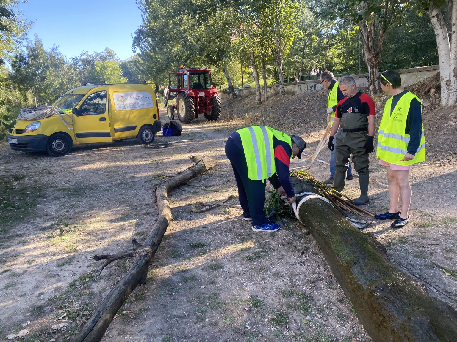 Casi todos los sábados del año un equipo de AMA El Pisuerga cuida del río realizando diversas tareas. Foto: Social24Horas