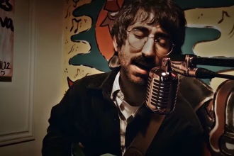 Guille Aragón (Arizona Baby, Cosmic Birds, Ohian) es el nexo de unión de Pintaderas con The New Raemon. Foto: Bicoca Records