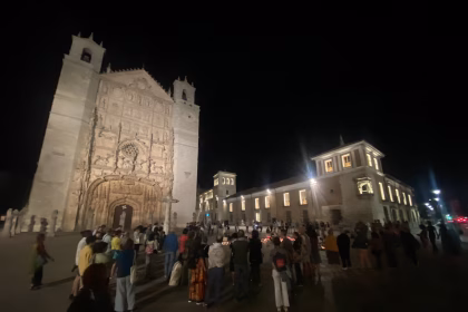 El acto convirtió la plaza de San Pablo en un velatorio por las víctimas infantiles del genocidio de Gaza. Foto: Social24Horas