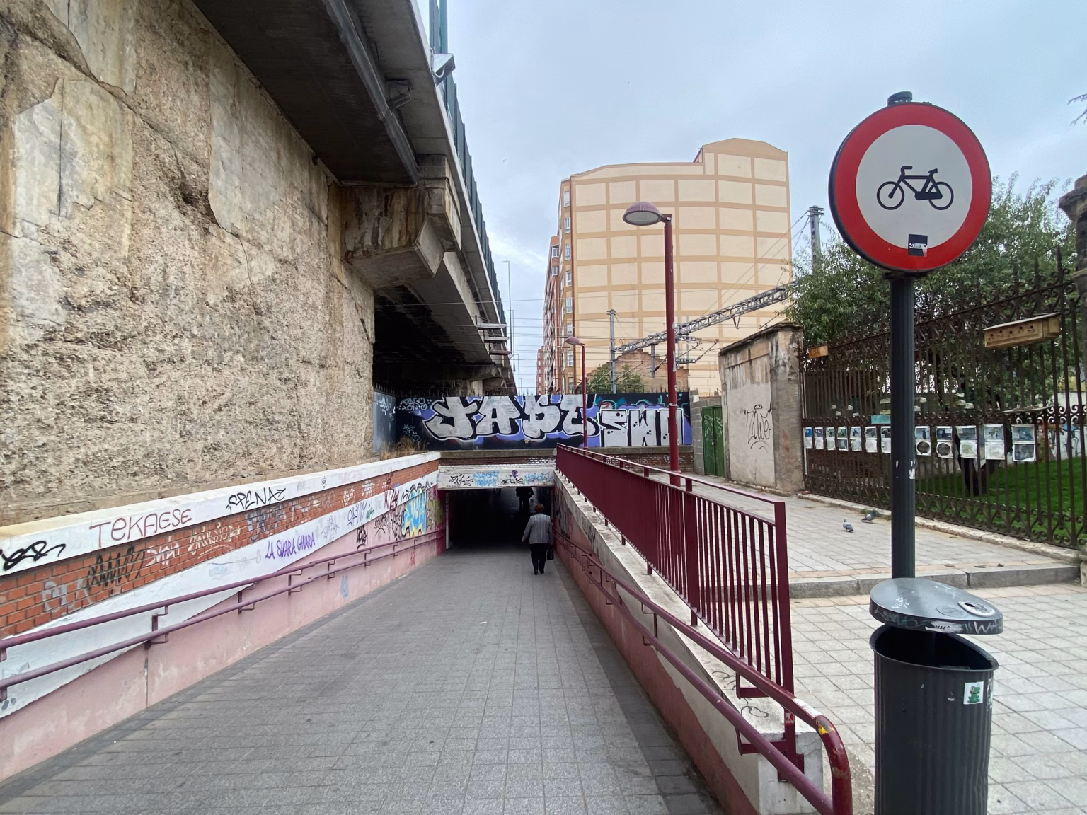 Paso subterráneo y viaducto de Arco de Ladrillo, una de las vetustas soluciones para salvar las vías en Valladolid. Foto: Social24Horas