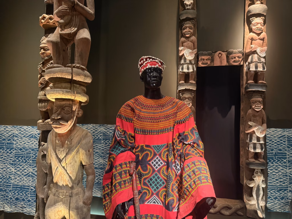 Uno de los colores que destaca en los símbolos panafricanos es el rojo, que recuerda a las víctimas de la esclavitud, la colonización y las guerras por la independencia. Foto: Social24Horas