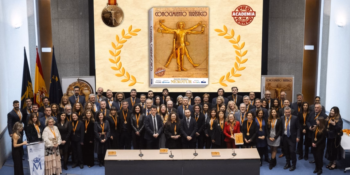 autores_de_la_obra_conocimiento_turistico_en_el_acto_de_presentacion