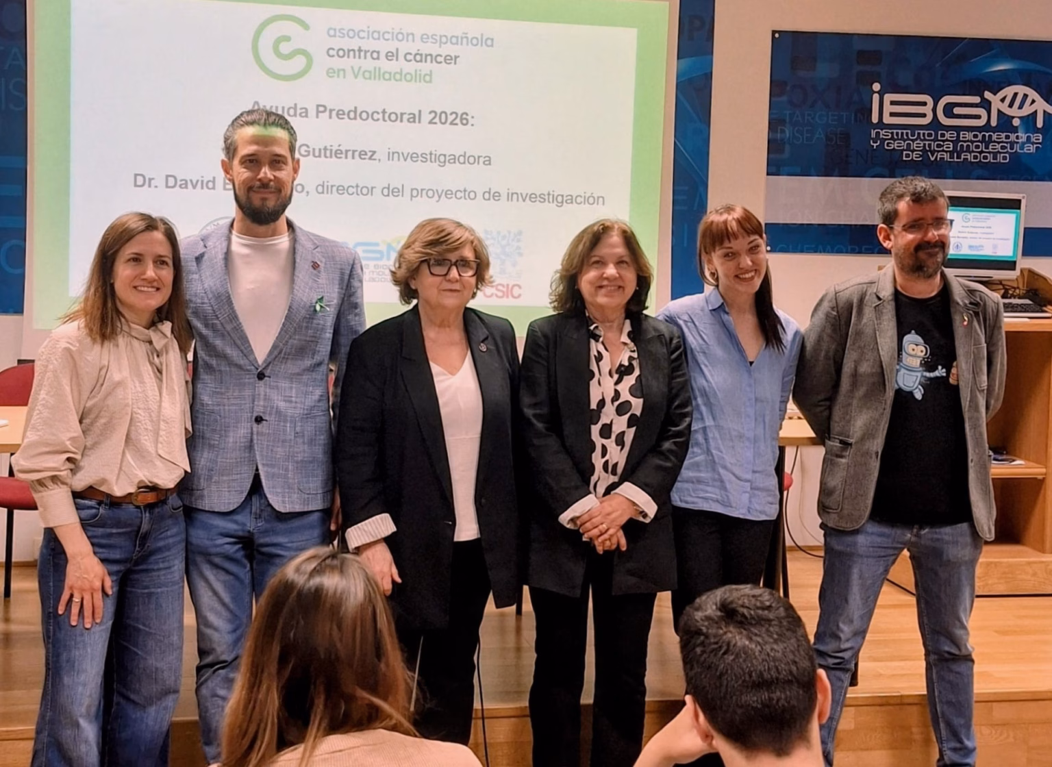 De izda a dcha: Patricia Nieto (Fundación Científica AECC); Juan García Serna (UVa); Luisa Lobete (AECC Valladolid); Asunción Rocher (IBGM); Beatriz Gutiérrez (investigadora), y el Dr. David Bernardo, director del proyecto. Foto: AECC Valladolid