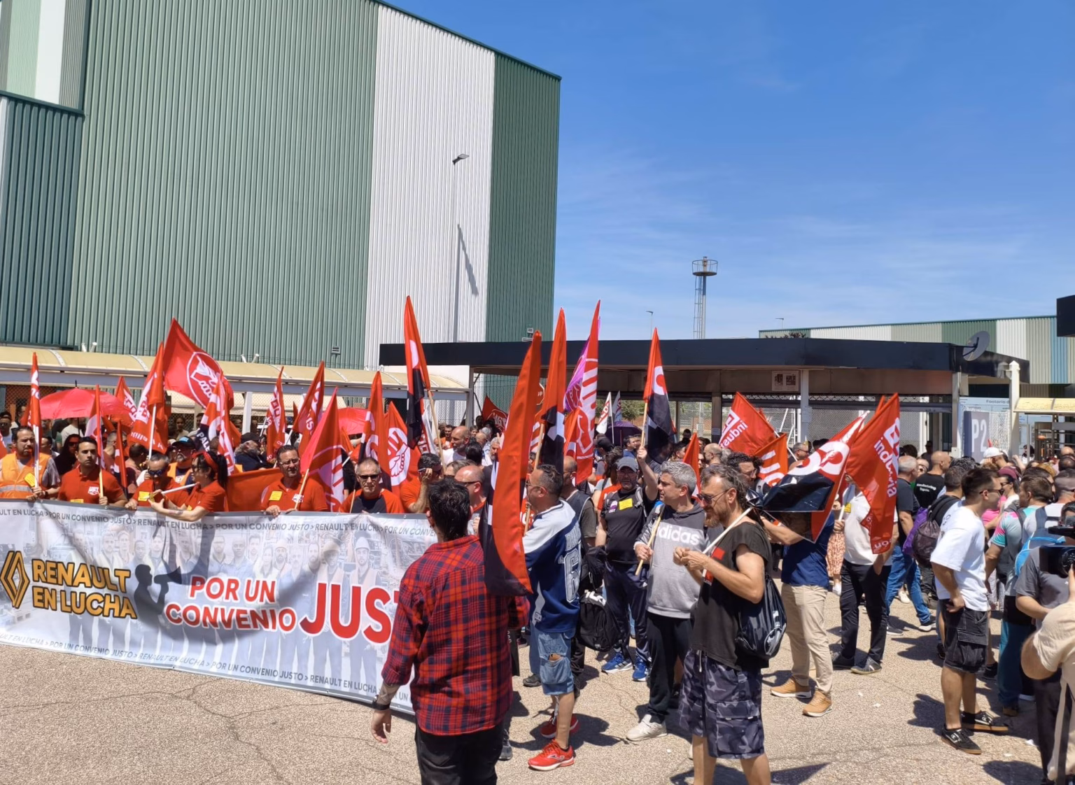 La semana pasada, en respuesta al abandono de la mesa de negociación por parte de la empresa, los sindicatos convocaron paros y movilizaciones. Foto: CGT Renault