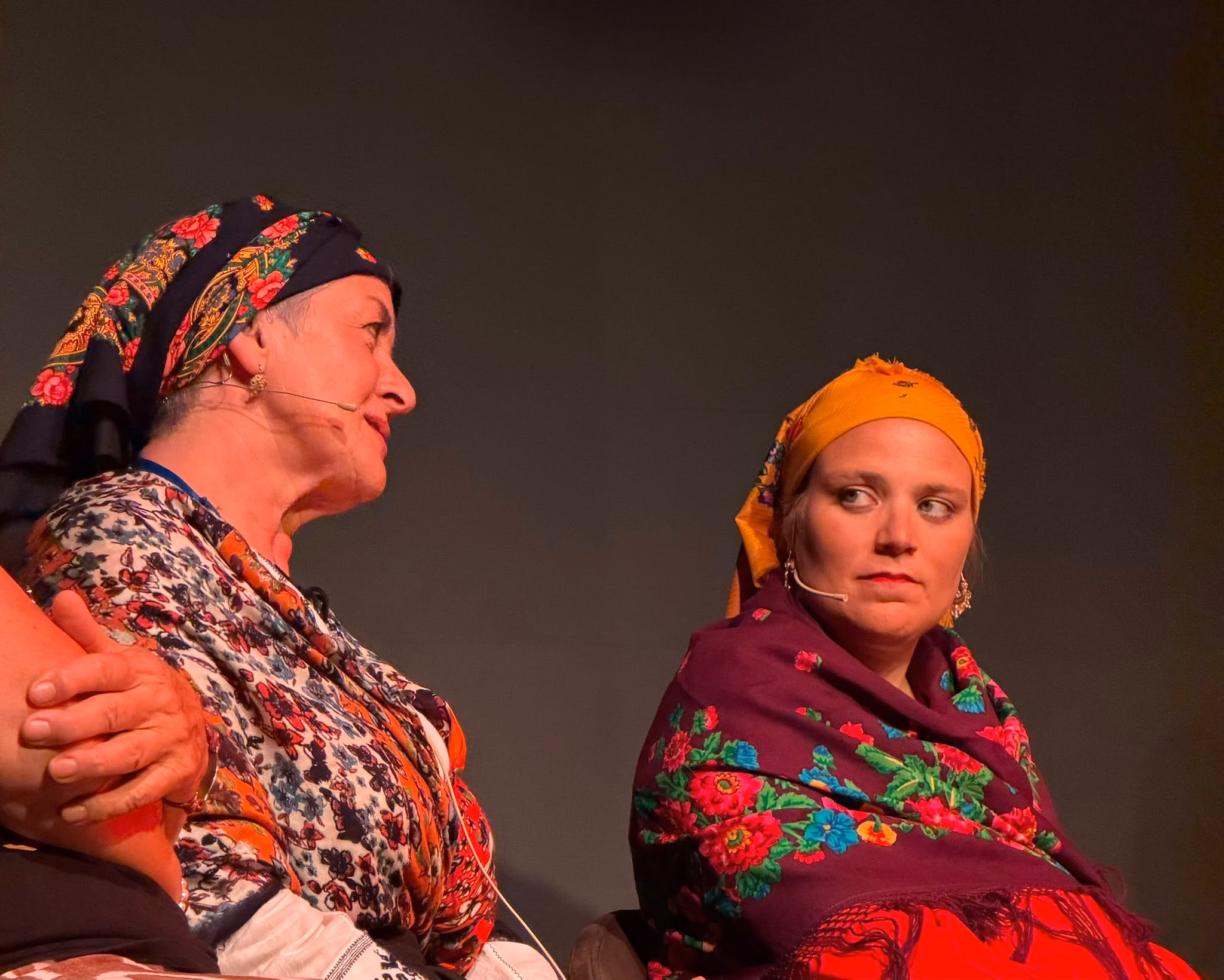 Juana (izq) y Sandra, dos de las mujeres que ayudan a conservar la música tradicional peñapardina. Foto: Lina Vergara