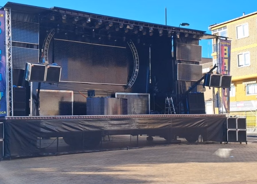 Escanario fiestas de Trobajo del Camino