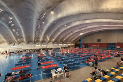 Trabajo de Cruz Roja en Ávila, en los polideportivos transformados en albergues temporales. Foto: Cruz Roja