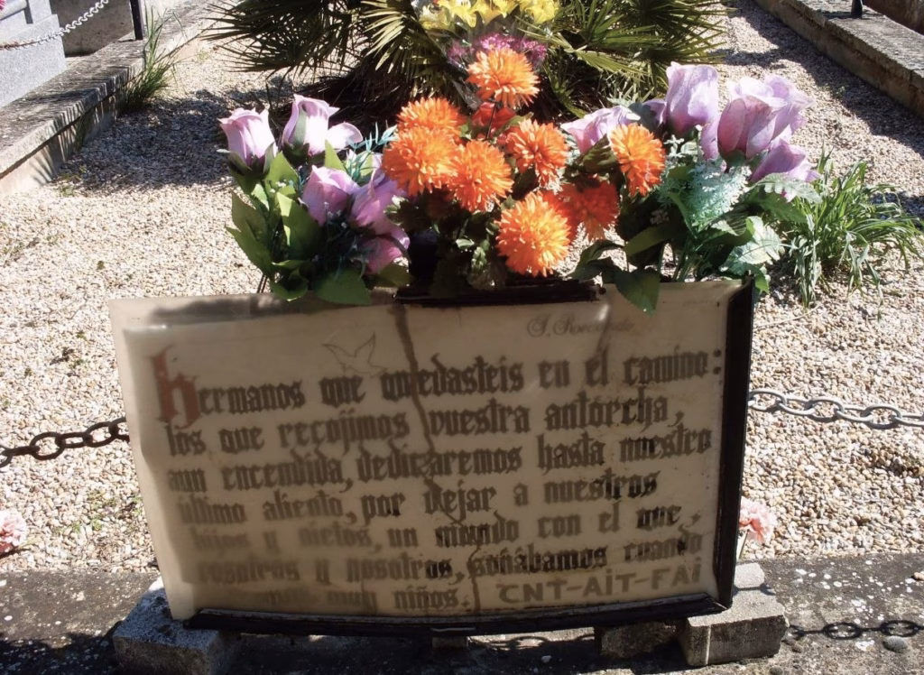 Primer elemento conmemorativo que colocó la CNT en el cementerio de El Carmen. Foto: CNT Valladolid