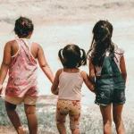 La situación de cientos de menores extranjeros no acompañados está siendo objeto de debate en España en los últimos tiempos. Foto: Charlein Gracia/ Unsplash
