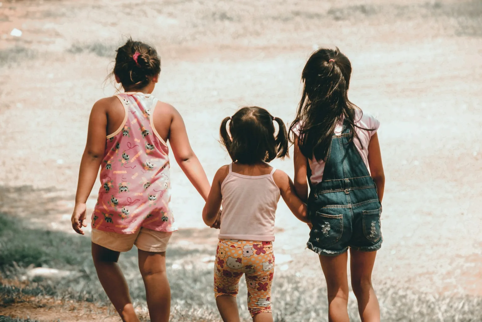La situación de cientos de menores extranjeros no acompañados está siendo objeto de debate en España en los últimos tiempos. Foto: Charlein Gracia/ Unsplash