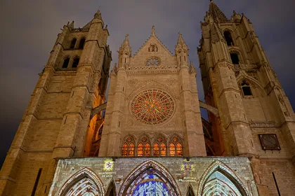 Proyecciones sobre la Catedral de León