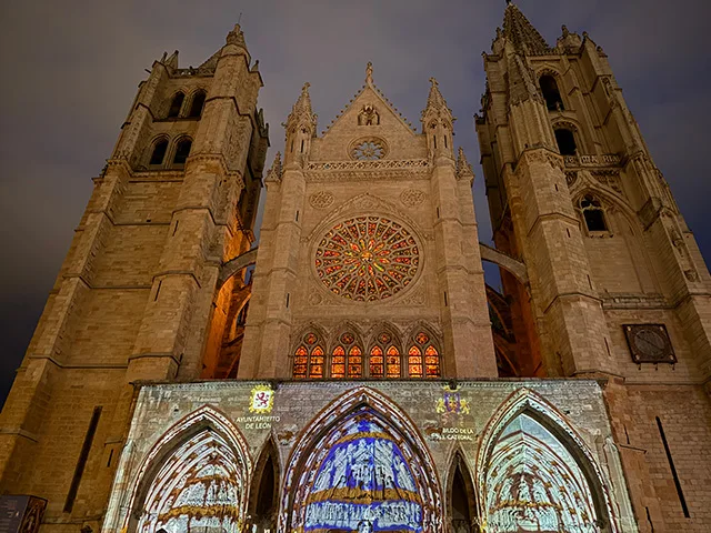 Proyecciones sobre la Catedral de León