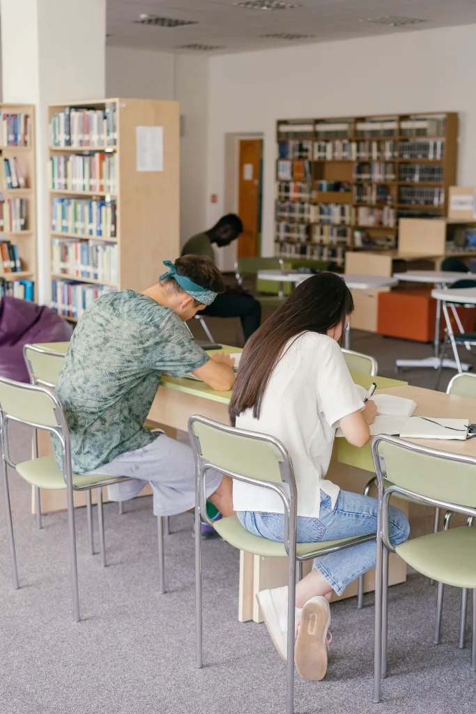 Estudiantes (Foto: Mikhail Nilov - Pexels)