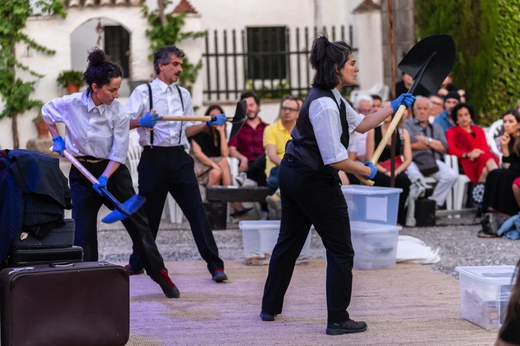 De izquierda a derecha, María San Miguel, Pablo Rodríguez y Alba Muñoz. Foto: Proyecto 43-2