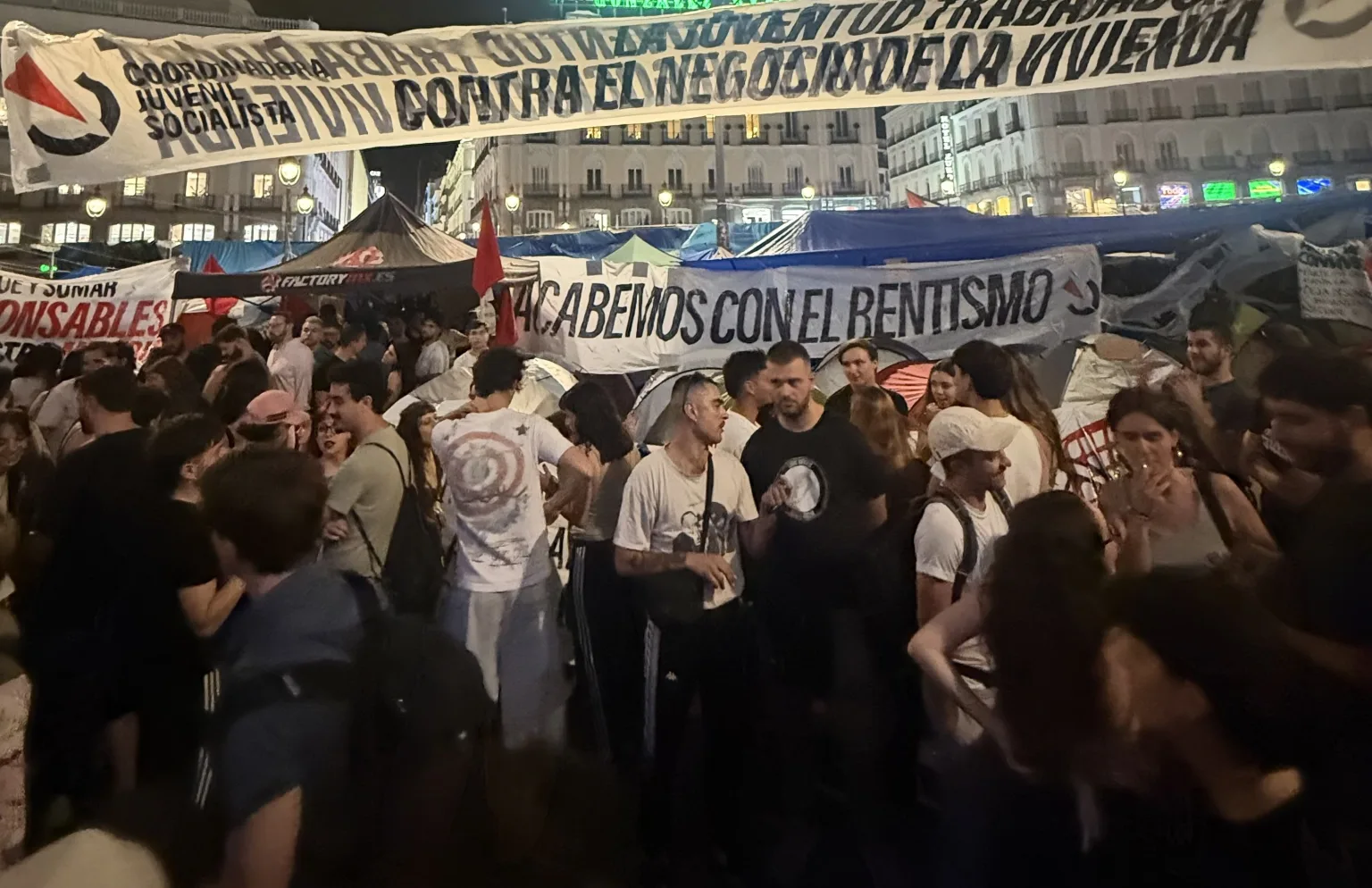 La acampada de la Puerta del Sol, que se contagió a muchas otras ciudades españolas, ha sido fundamental para la convocatoria de huelga general. Foto: Social24Horas