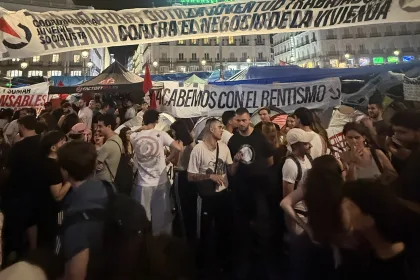La acampada de la Puerta del Sol, que se contagió a muchas otras ciudades españolas, ha sido fundamental para la convocatoria de huelga general. Foto: Social24Horas